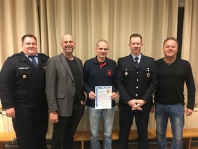 Vereinsvorsitzender und stv. Wehrleiter Thomas Gapp, Beigeordneter Dr. Thorsten Janning, Christian Hennemann, Wehrführer Mark Niederwipper, Ortsbürgermeister Klaus Harbach