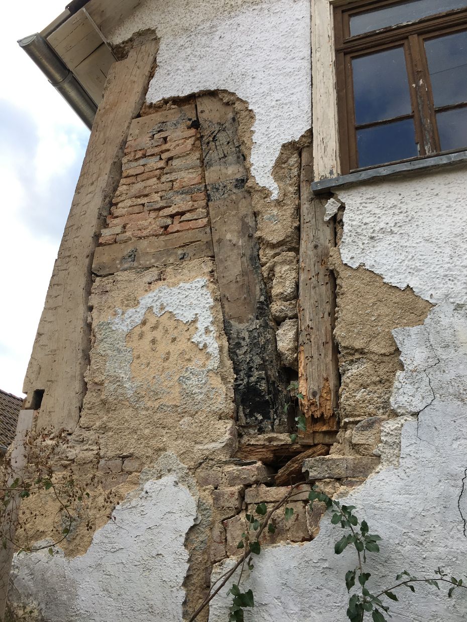 Im Wohnhaus Hauptsstr. 13, ehemals Eberling, heute Wolfgang Zens, wurden noch verwendbare angebrannte Balken wieder eingebaut